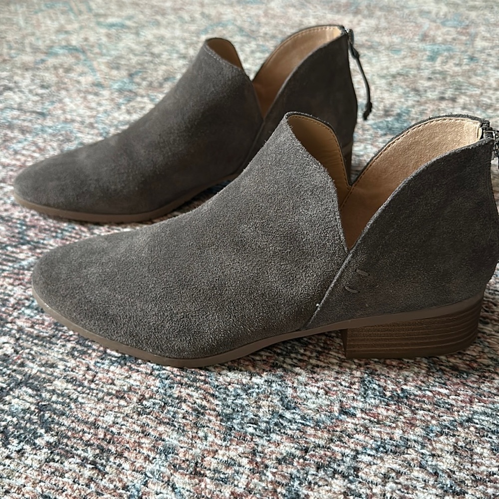 Kenneth Cole Gray Suede Side Skip Booties